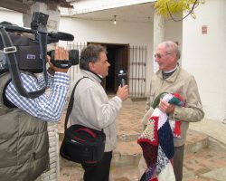 “No hay mayor riqueza que la generosidad” aseguró el Padre Swinnen al recibir las mantas