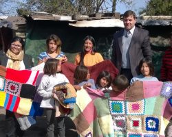 Reconquista: mantas para el barrio “El Pepito”